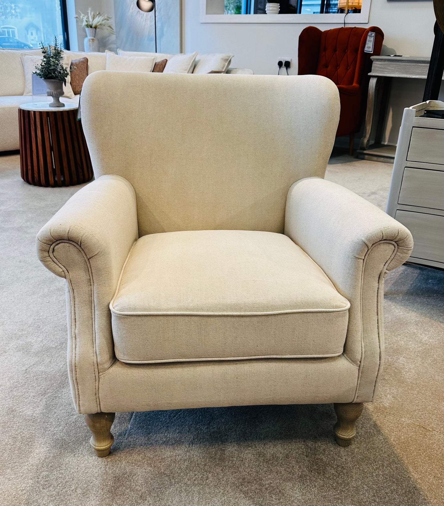 Clara linen Chair