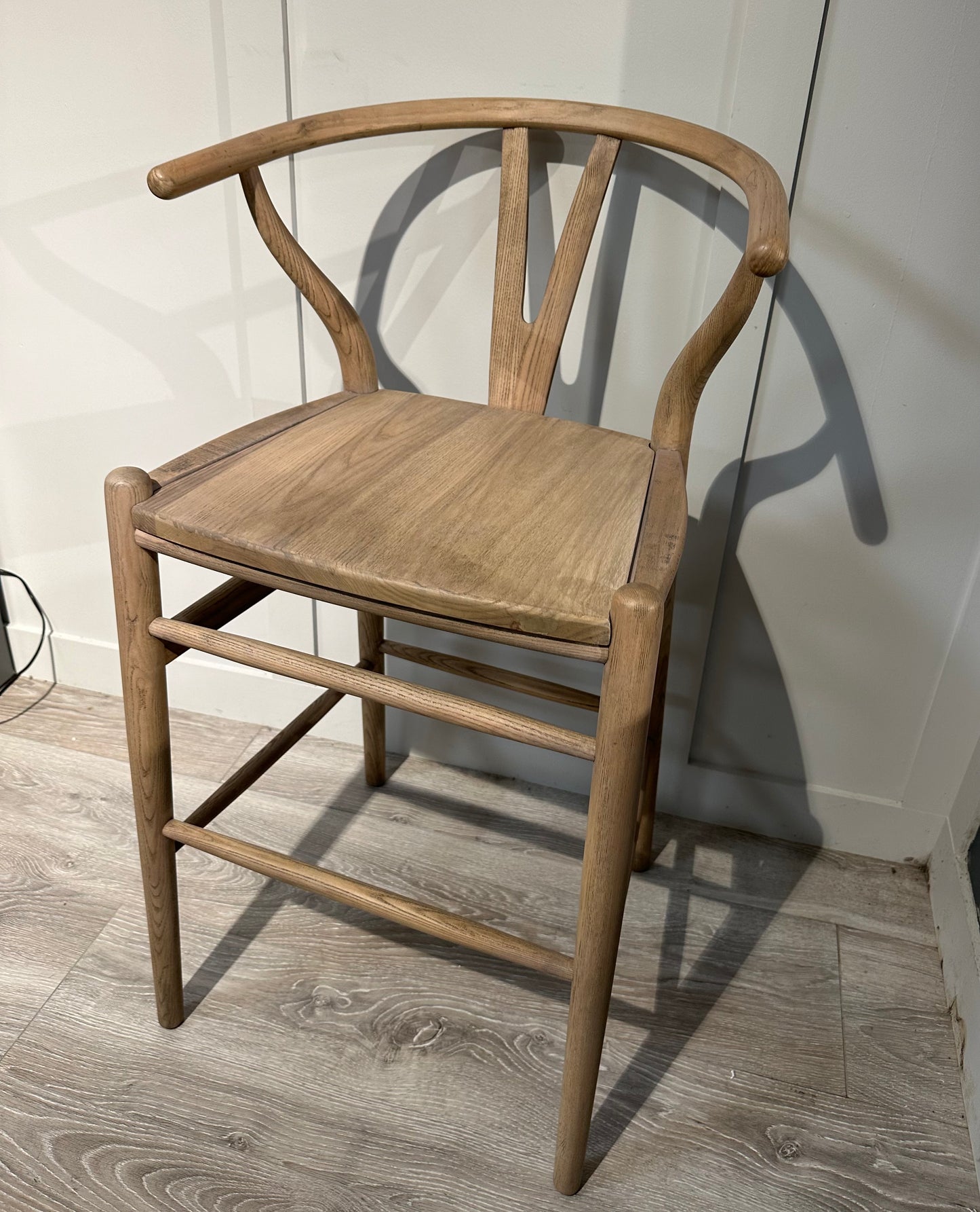 Wishbone solid seat bar stool