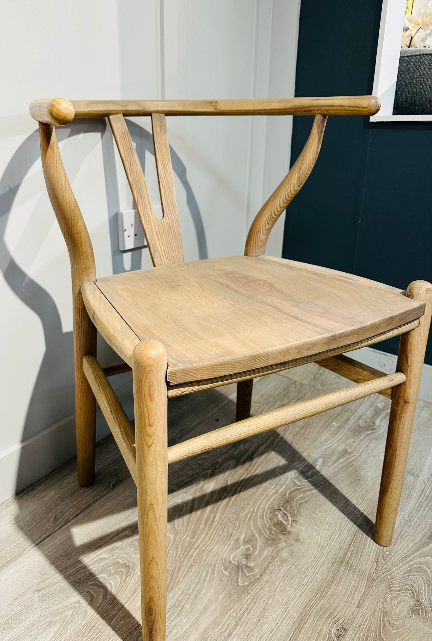 Wishbone solid seat dining chair