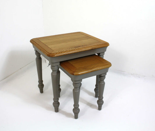 Bordeaux nest of 2 tables