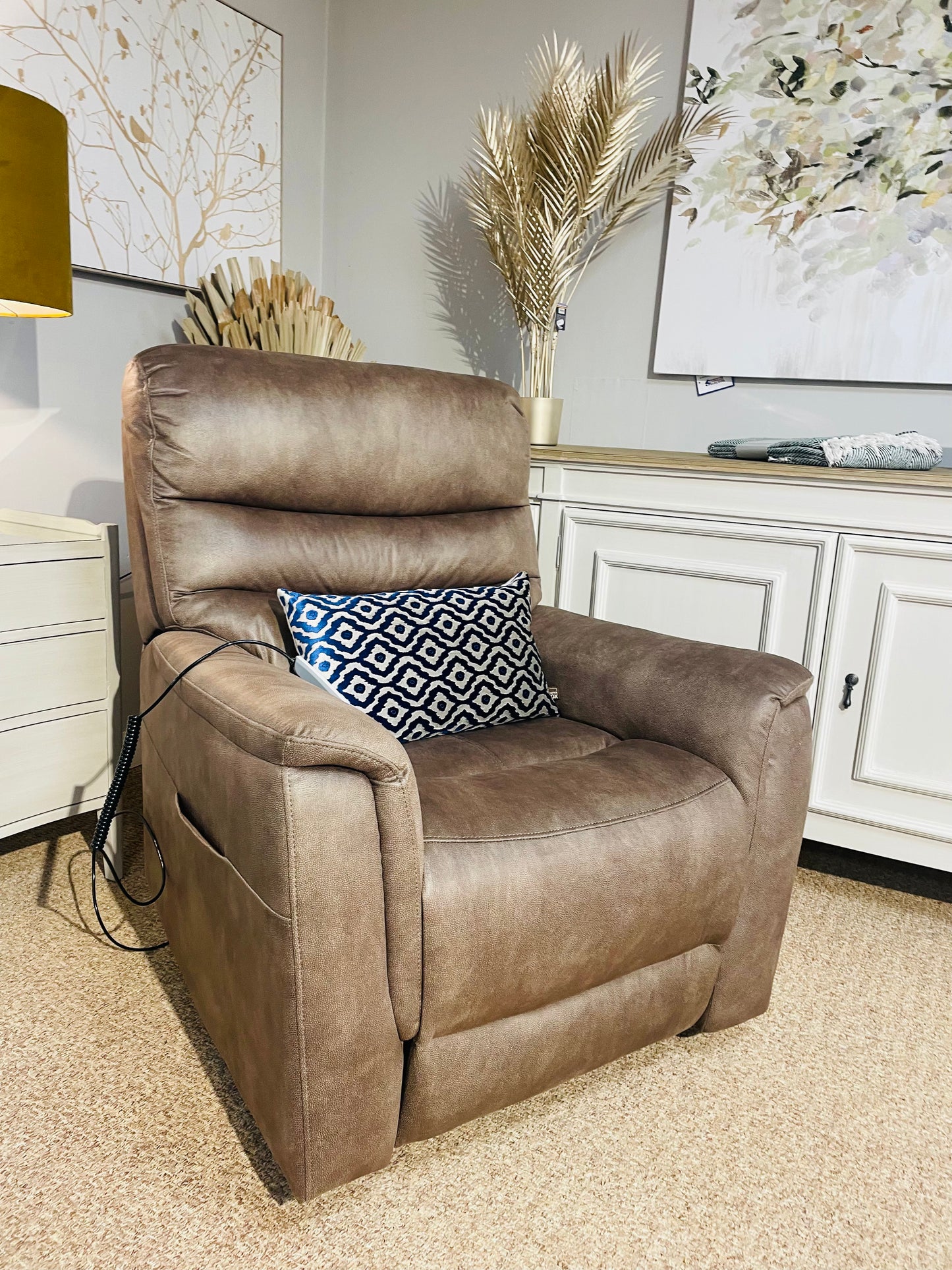 Edward powered Lift and rise chair