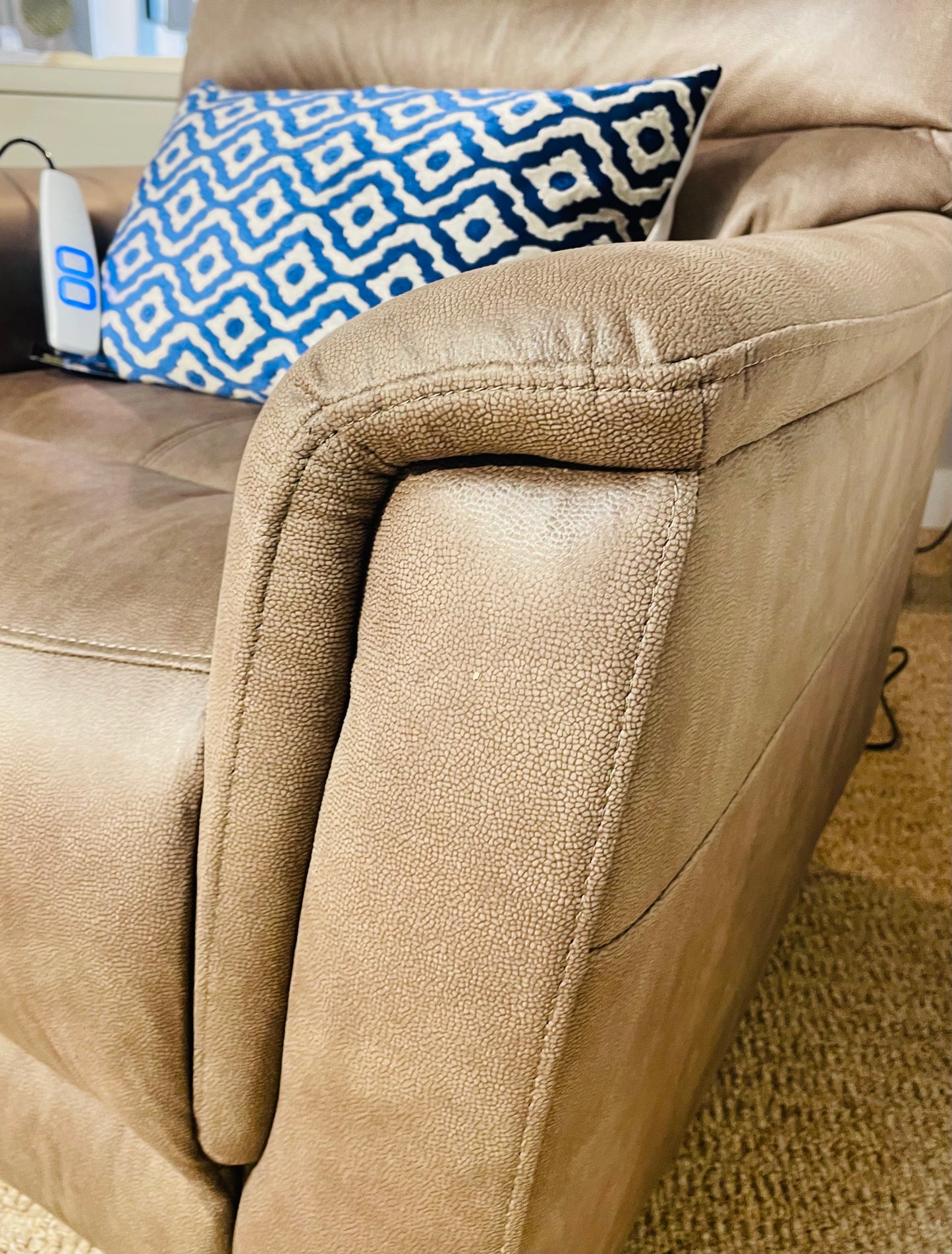 Edward powered Lift and rise chair
