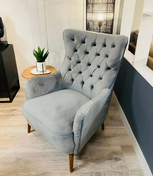 Suzy Light Grey Buttoned Back Chair