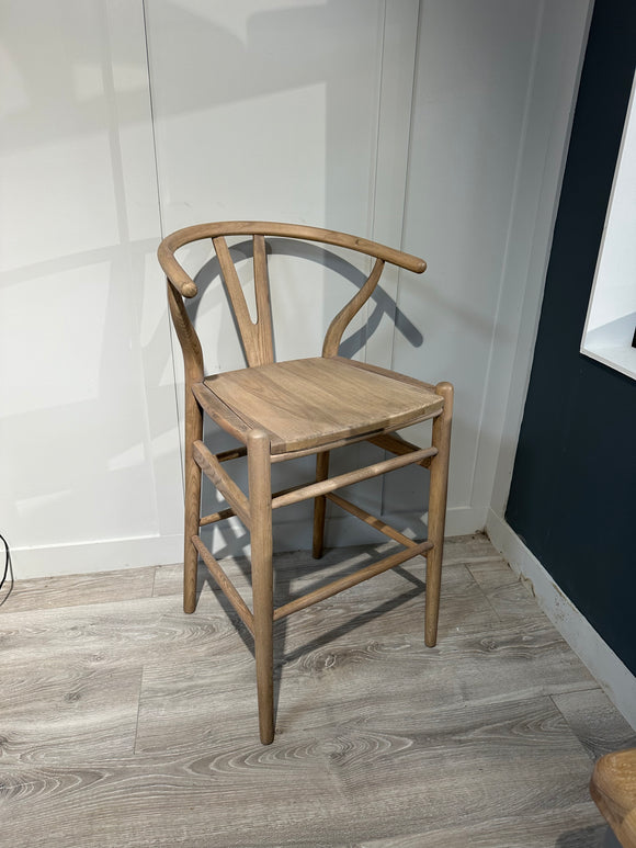 Wishbone solid seat bar stool