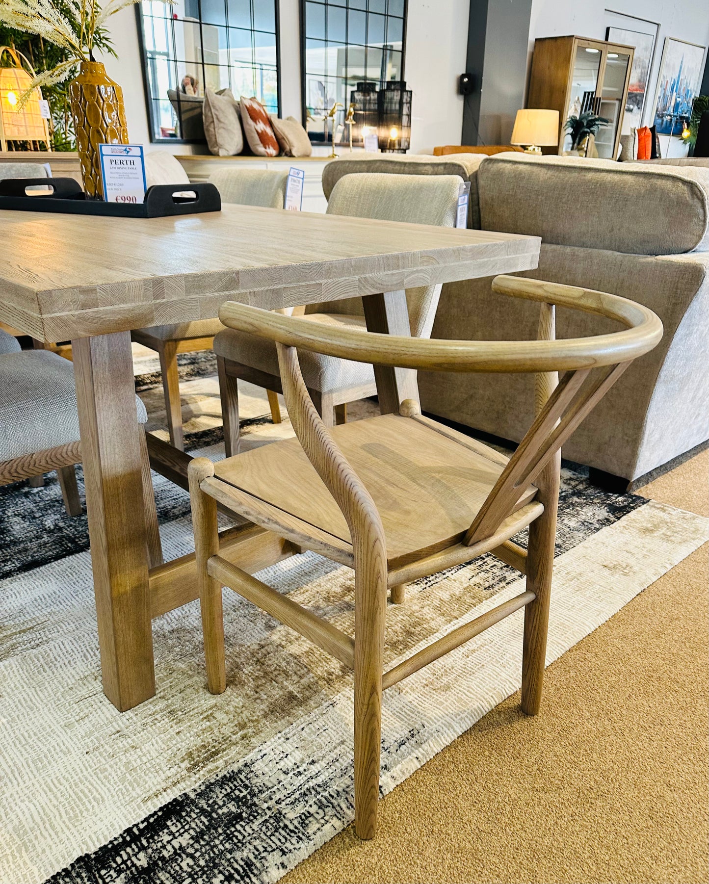 Wishbone solid seat dining chair