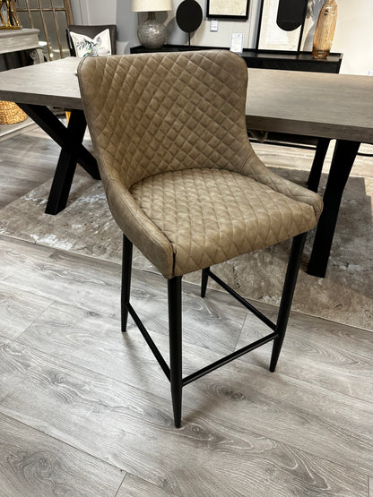Cuban sand counter stool