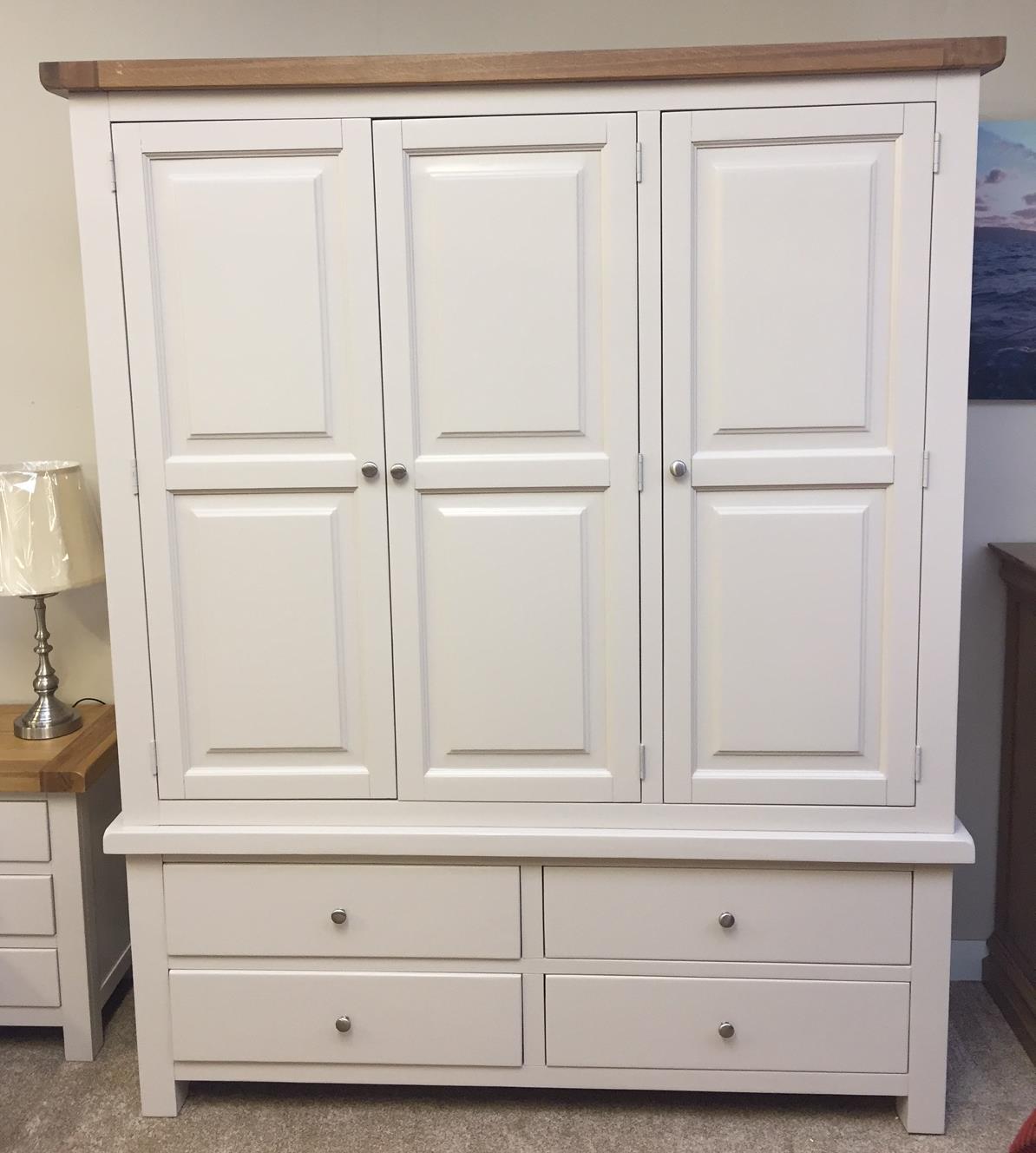 Bailey Oak 3 Door Robe