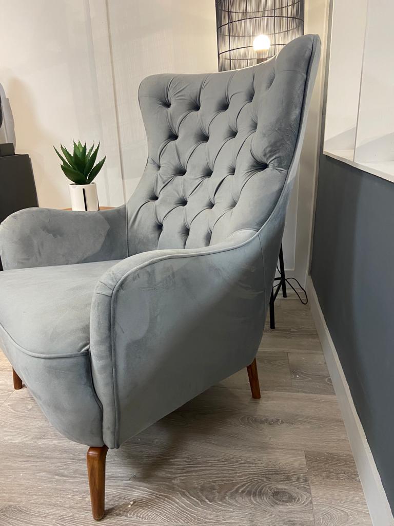 Suzy Light Grey Buttoned Back Chair